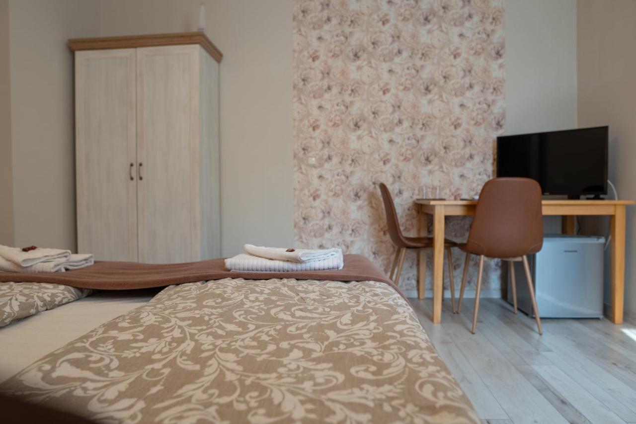 バラトンレッレ F57 - Franko Csaladi Panzio Bed & Breakfast エクステリア 写真