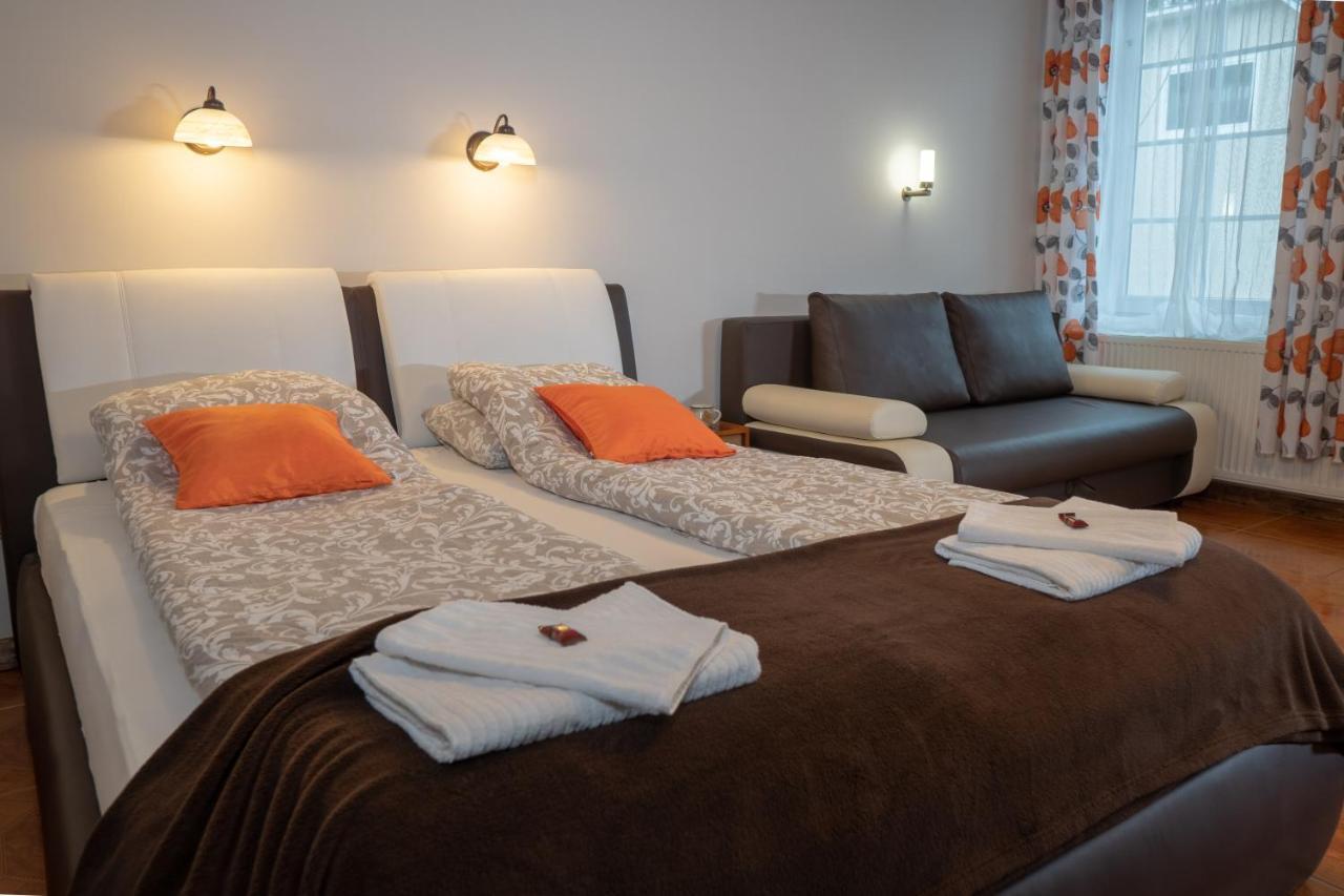 バラトンレッレ F57 - Franko Csaladi Panzio Bed & Breakfast エクステリア 写真
