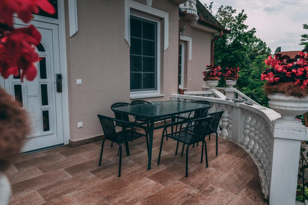 バラトンレッレ F57 - Franko Csaladi Panzio Bed & Breakfast エクステリア 写真