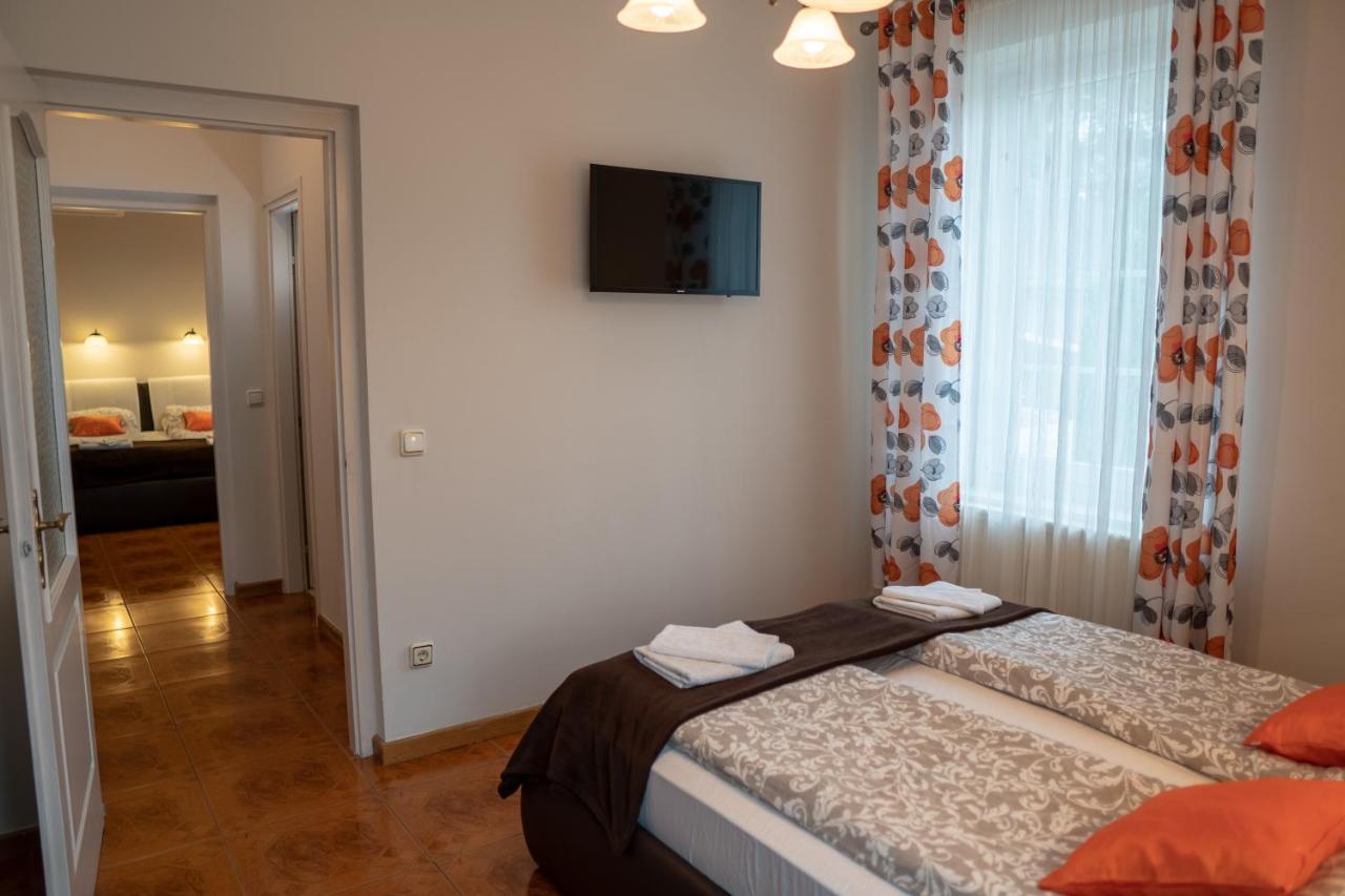 バラトンレッレ F57 - Franko Csaladi Panzio Bed & Breakfast エクステリア 写真