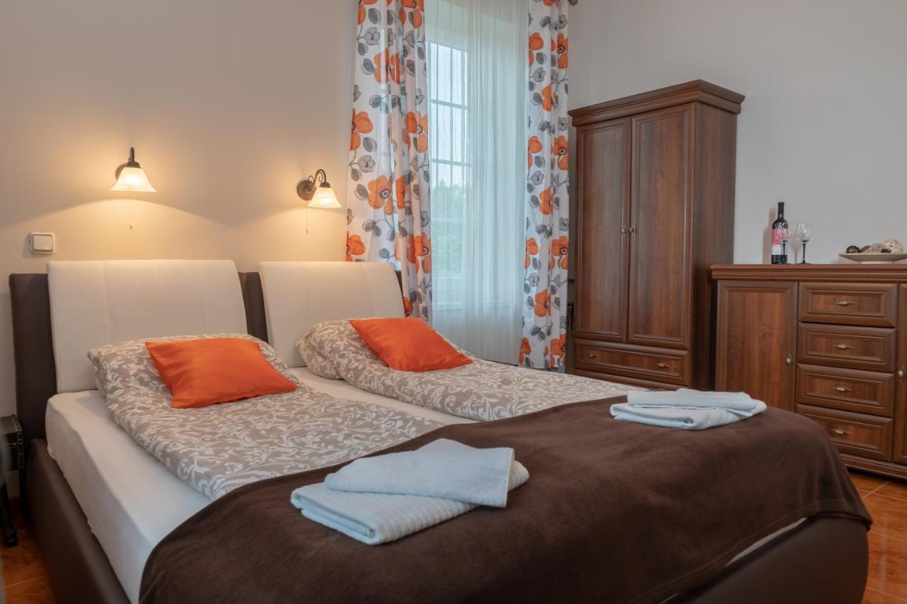 バラトンレッレ F57 - Franko Csaladi Panzio Bed & Breakfast エクステリア 写真