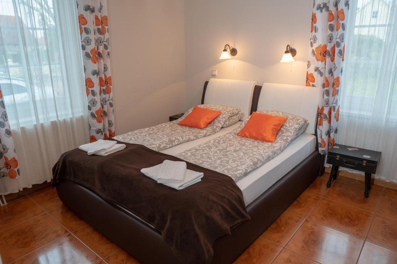 バラトンレッレ F57 - Franko Csaladi Panzio Bed & Breakfast エクステリア 写真