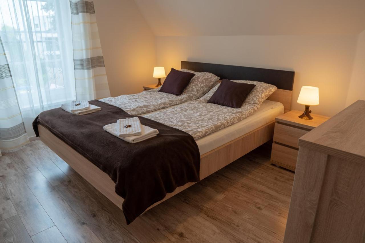 バラトンレッレ F57 - Franko Csaladi Panzio Bed & Breakfast エクステリア 写真