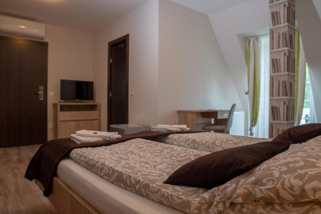 バラトンレッレ F57 - Franko Csaladi Panzio Bed & Breakfast エクステリア 写真