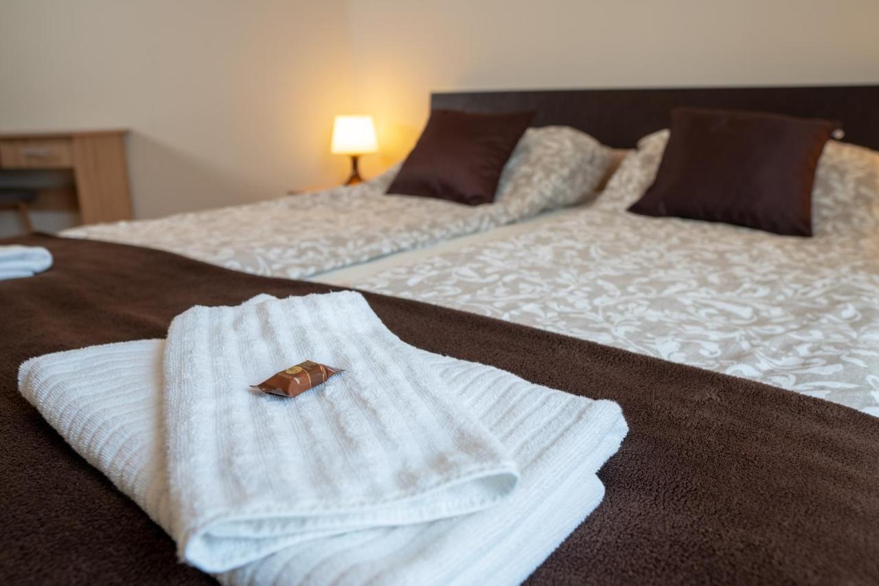 バラトンレッレ F57 - Franko Csaladi Panzio Bed & Breakfast エクステリア 写真