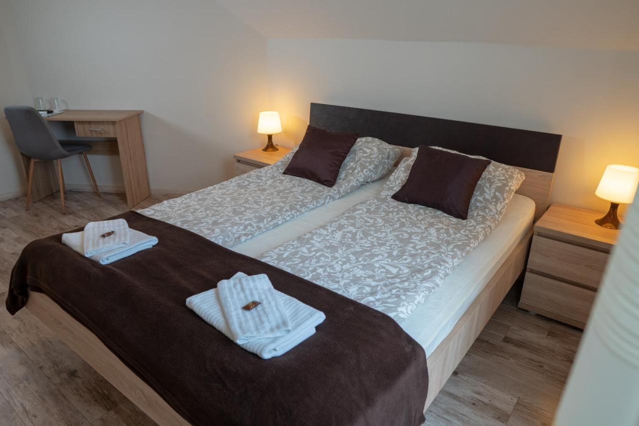 バラトンレッレ F57 - Franko Csaladi Panzio Bed & Breakfast エクステリア 写真