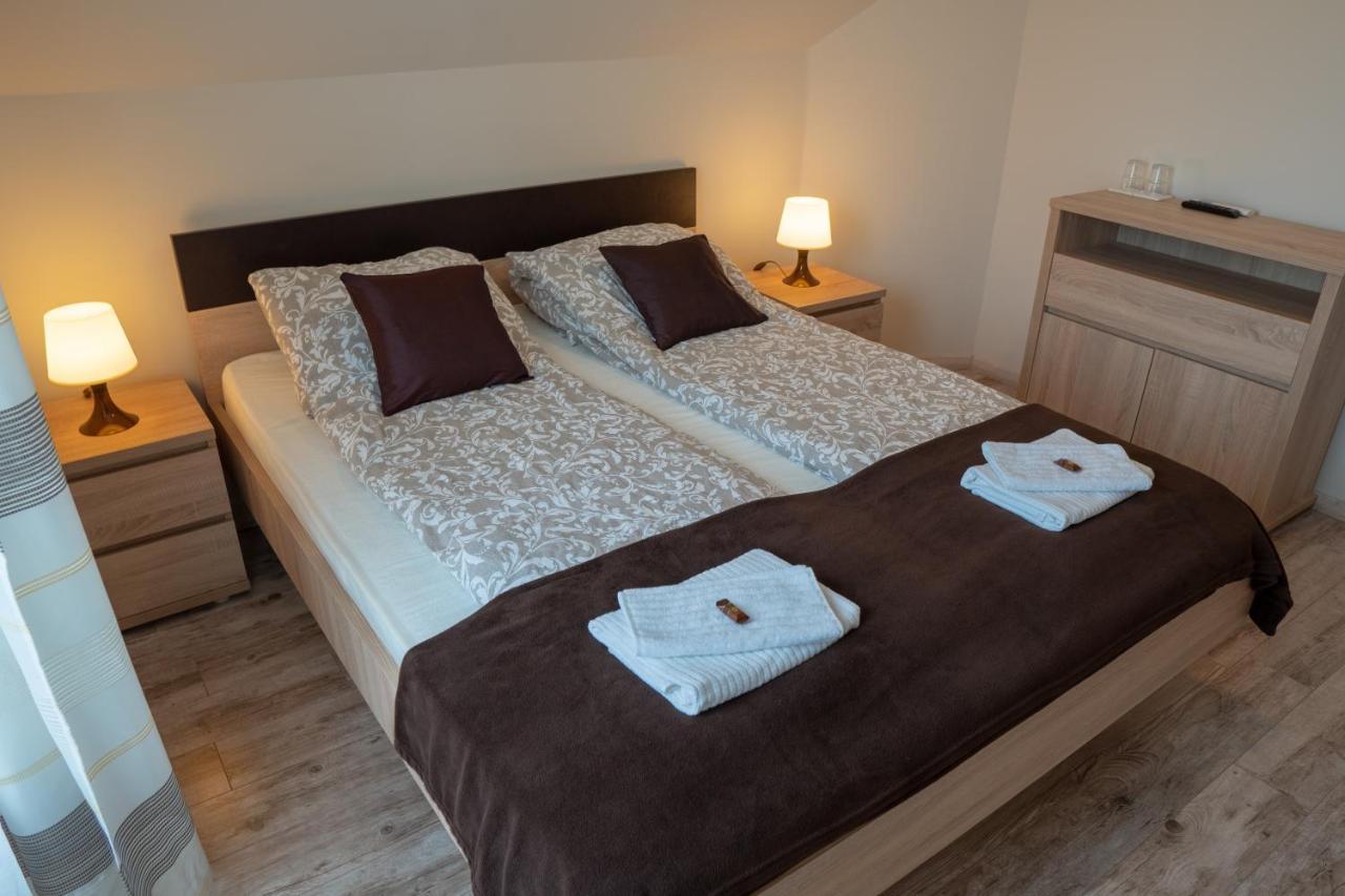 バラトンレッレ F57 - Franko Csaladi Panzio Bed & Breakfast エクステリア 写真