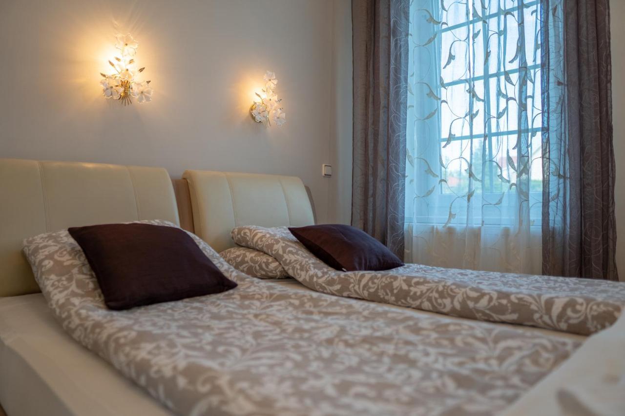 バラトンレッレ F57 - Franko Csaladi Panzio Bed & Breakfast エクステリア 写真