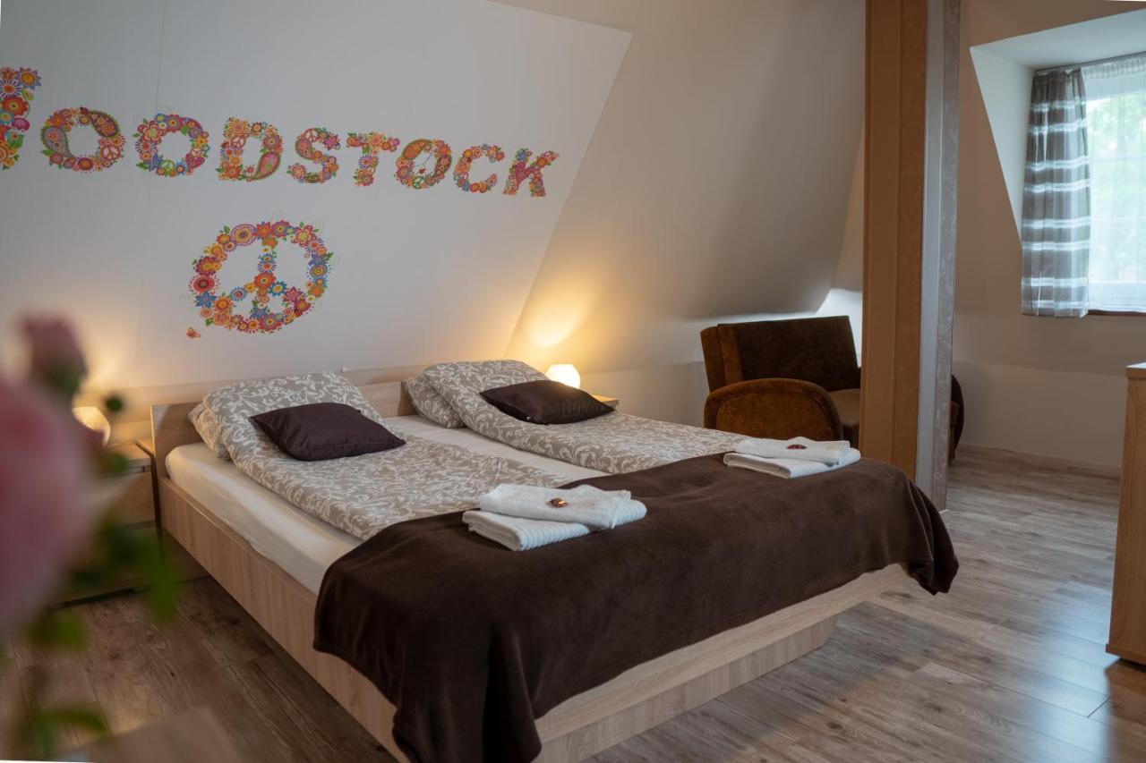 バラトンレッレ F57 - Franko Csaladi Panzio Bed & Breakfast エクステリア 写真