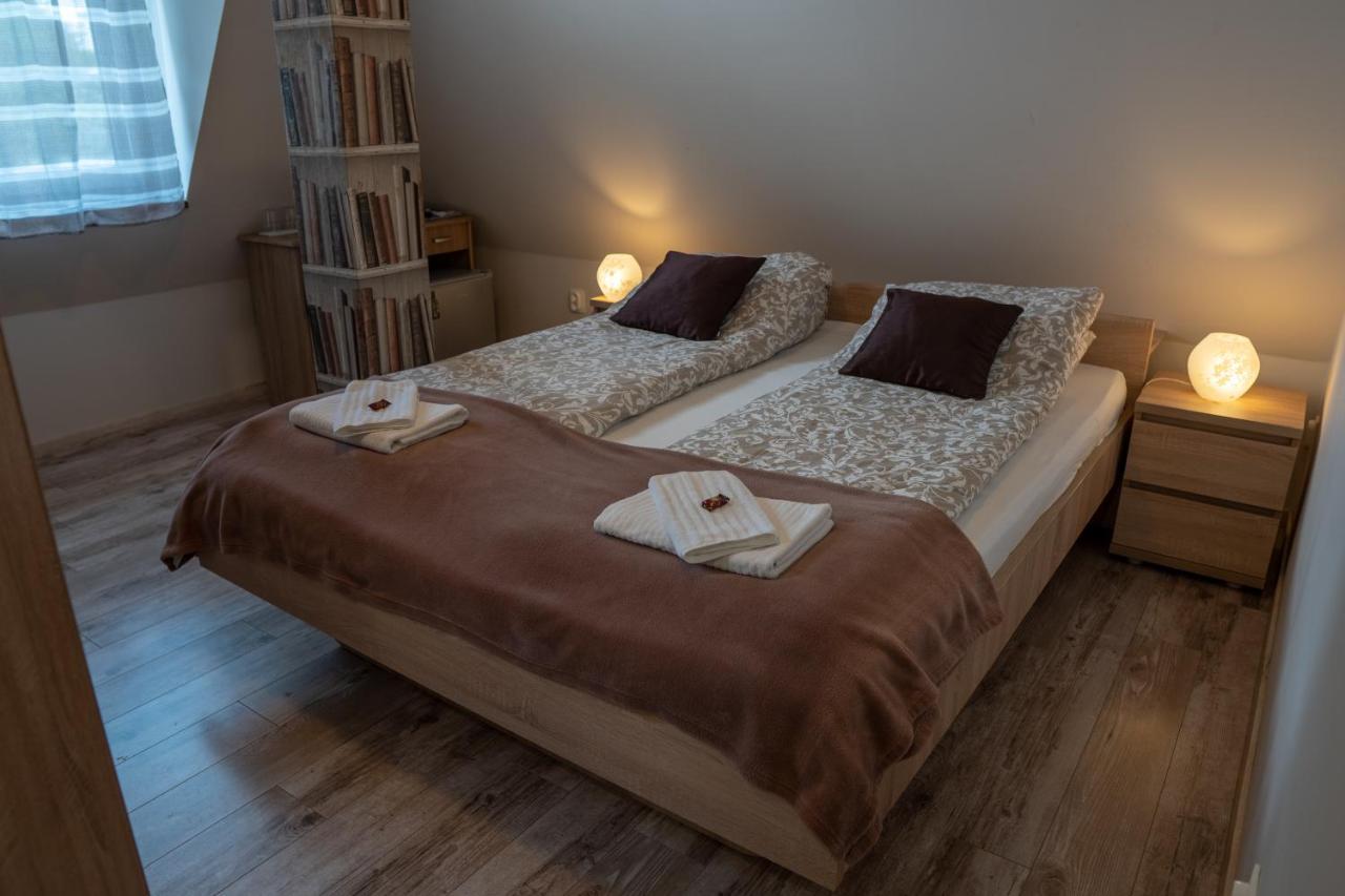 バラトンレッレ F57 - Franko Csaladi Panzio Bed & Breakfast エクステリア 写真