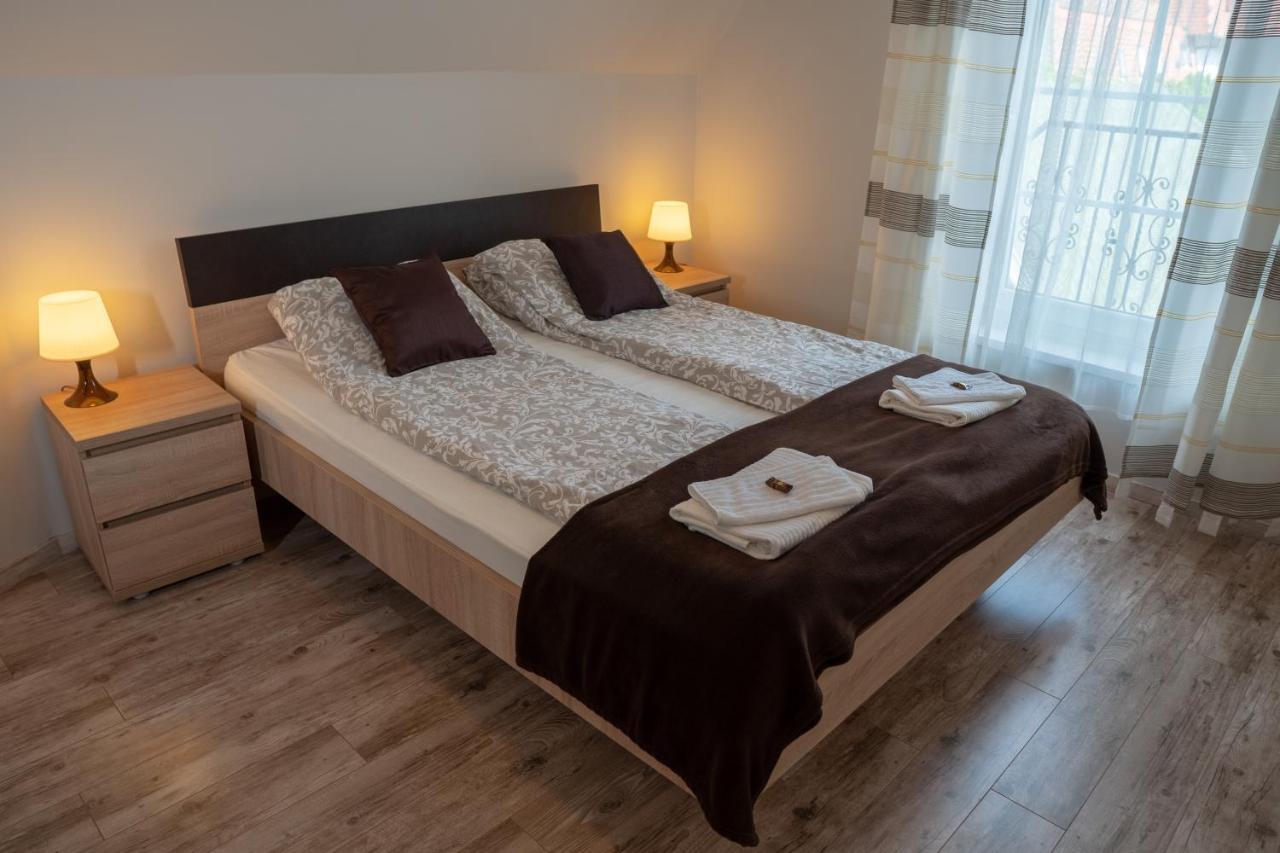 バラトンレッレ F57 - Franko Csaladi Panzio Bed & Breakfast エクステリア 写真