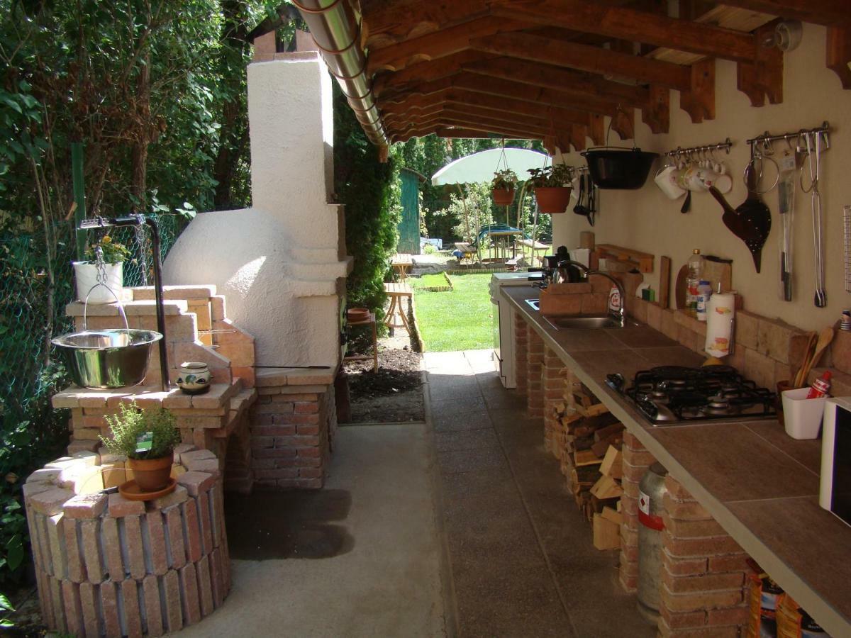 バラトンレッレ F57 - Franko Csaladi Panzio Bed & Breakfast エクステリア 写真